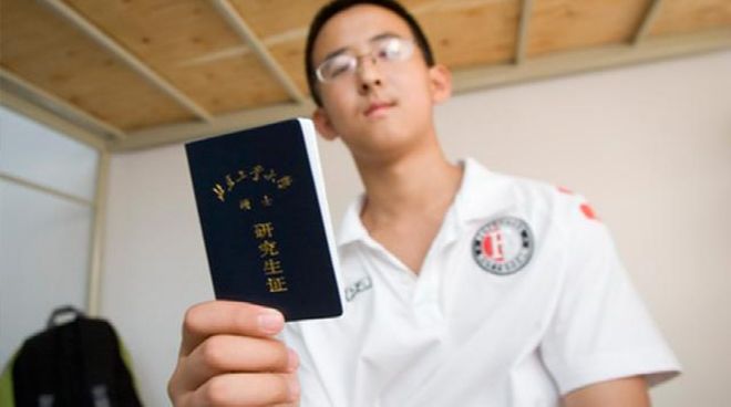 近5场不胜！欧冠：十人曼联0
