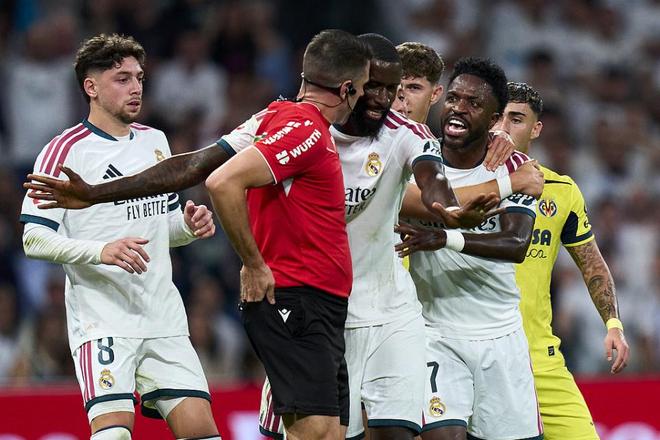 拉拽对手头发！皇马1.3亿巨星染红后怒喷主裁 或禁赛3场+无缘战巴萨