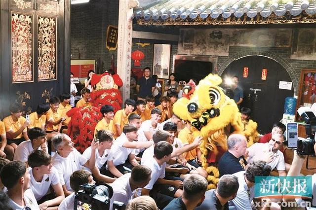 埃及进球被VAR吹掉、萨拉赫禁区倒地没点球、阿根廷绝杀前疑似犯规——三个争议，撕碎了这场比赛