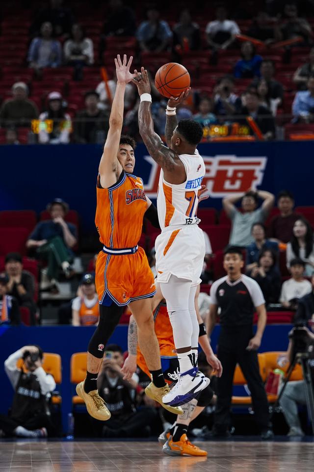 库里发文祝贺前助教布朗：尼克斯53年首冠背后的师徒情